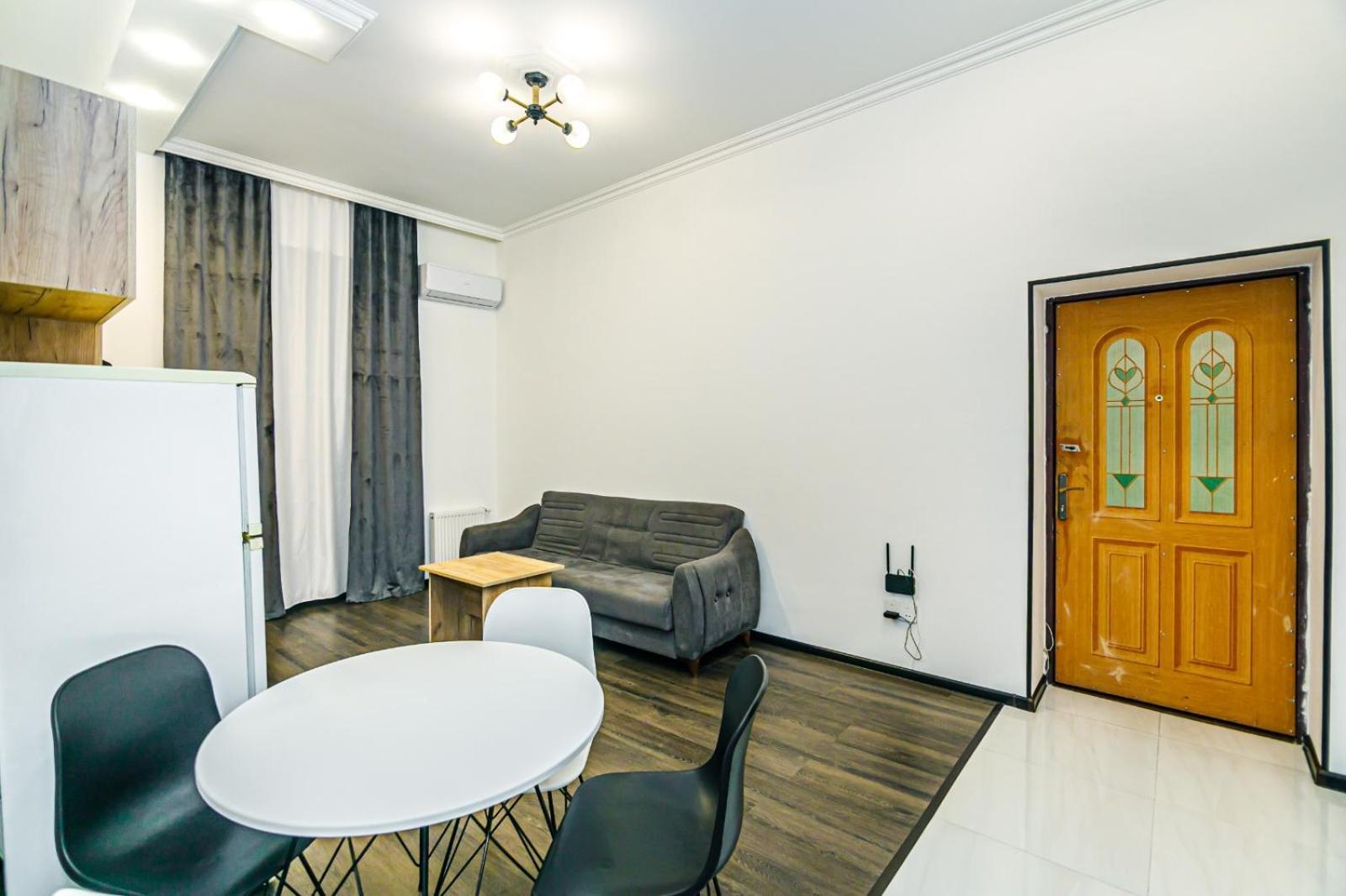 M Estate. 2 Room Home In Targovu Баку Экстерьер фото
